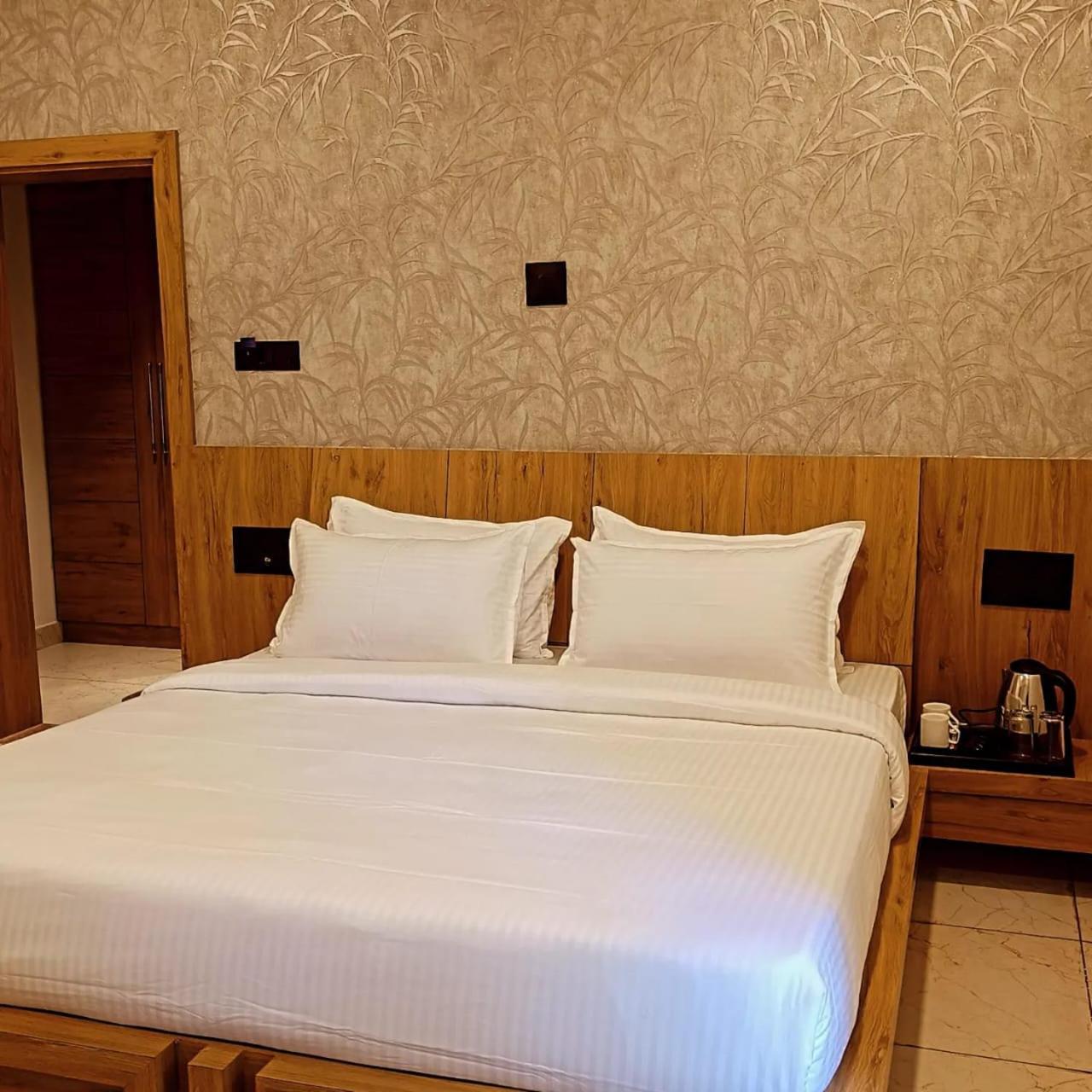 Le Casa Lion Resort A Premium Resort In Гирский лес Экстерьер фото